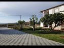 Apartments Sime - sea view: A1(4+2) Vrsi - Zadar riviera  - courtyard
