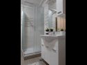 Apartments Sime - sea view: A1(4+2) Vrsi - Zadar riviera  - Apartment - A1(4+2): bathroom with toilet