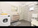 Apartments Gordana Mar - with pool : A1(2+2), A2H(4+2) Vrsi - Zadar riviera  - Apartment - A2H(4+2): bathroom with toilet