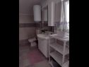 Apartments Franka - 70 m from sea: A1(6) Zadar - Zadar riviera  - Apartment - A1(6): bathroom with toilet
