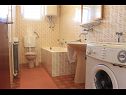 Apartments and rooms Jagoda - comfy and cozy : A1 Lijevi (3+2), A2 Desni (3+2), R1(4) Zadar - Zadar riviera  - Room - R1(4): bathroom with toilet