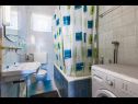 Apartments Marinka - with backyard; A1(4), A2(4) Zadar - Zadar riviera  - Apartment - A1(4): bathroom with toilet