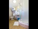 Apartments Ivan Z2 - 250 m from beach: A2(4) Zadar - Zadar riviera  - Apartment - A2(4): bathroom with toilet