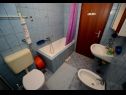 Apartments Ankica - 150 m from beach: A1(2+2), A2(5), A3(4+1), A4(2+2) Zadar - Zadar riviera  - Apartment - A3(4+1): bathroom with toilet