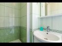 Apartments Brane - free parking: A1 Barbara(4), A2 Aleksandar(2+1), A3 Frane(4+2), A4 Rada(6+1), A5 Martina(2+2), SA6 Josip(2) Zadar - Zadar riviera  - Apartment - A1 Barbara(4): bathroom with toilet