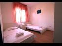 Apartments Eddie - great location & comfor: A1(4+1), A2(4+1), A3(4+1), A4(4+1) Zadar - Zadar riviera  - Apartment - A2(4+1): bedroom