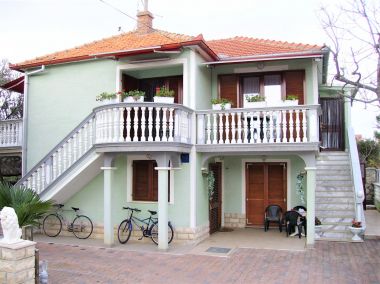 Apartments Mare - with terrace: A1(4+2) Pakostane - Riviera Biograd 