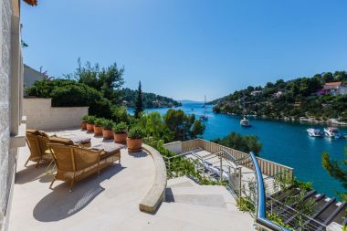 Holiday home Villa Victoria - beachfront luxury: H(10+1) Bobovisca - Island Brac  - Croatia