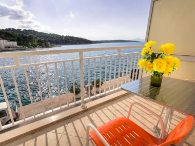 Apartments More - at the waterfront: A(3) Povlja - Island Brac 