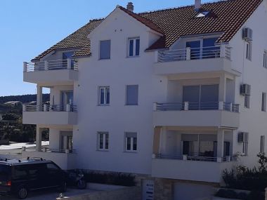 Apartments Louis - 250m to the beach: A1(6) Supetar - Island Brac 
