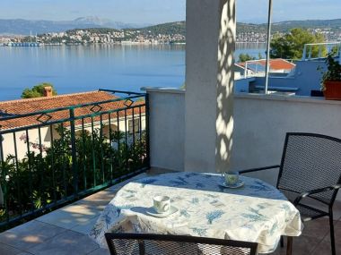 Apartments Goran - sea view : A1(4+1) Okrug Donji - Island Ciovo 