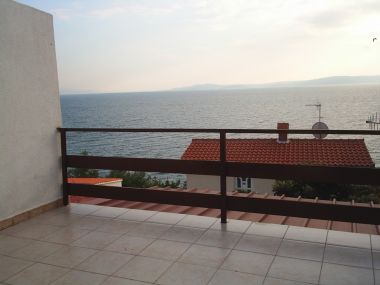 Apartments Kate - 35 m from sea : A1(6) Okrug Gornji - Island Ciovo 
