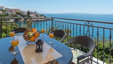 Apartments Daniela - terrace with amazing sea view A1(6) Okrug Gornji - Island Ciovo 