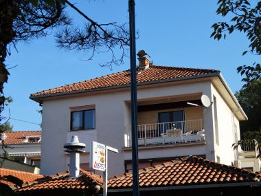 Apartments Ronald A1(4), A2(3) Crikvenica - Riviera Crikvenica 