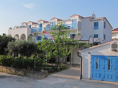 Apartments Blue - 200 m from sea: A11(3+2), A12(3+2), SA13(3), SA14(3), A15(3+2), A16(3+2) Sucuraj - Island Hvar 