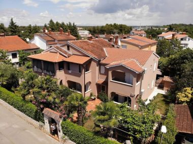 Apartments Leonard - green garden: A1 Leonard(2+1), A2 Marin(2+1), A3 Vera(2+1) Porec - Istria 