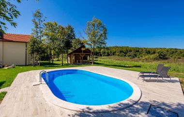  Green house - outdoor pool & BBQ: H(6+2) Plaski - Continental Croatia - Croatia