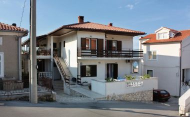 Apartments and rooms Luka - with parking; A1(2+1), A2(2+2), R1(2), R2(2) Vrbnik - Island Krk 