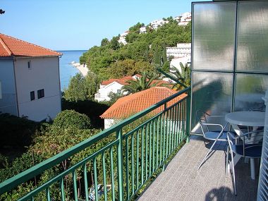 Apartments Eddie - 80m from the sea A1(6+2), A2(2+1) Baska Voda - Riviera Makarska 
