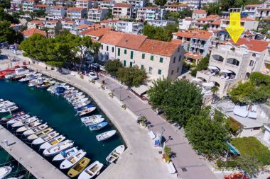 Apartments and rooms Hope - 30m to the sea & seaview: R1(3), R3(3), A2(3), A4(4) Brela - Riviera Makarska 