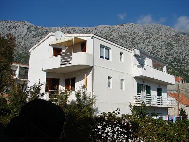 Apartments Durda1 - 50 m from beach: A1(2+2), B2(2+2), C3(2+1) Igrane - Riviera Makarska 