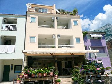 Apartments Ivica - 100m from the beach: SA1(2+1) ljubicasti, SA2(2+1) zeleni, SA3(2) narancasti, A4(2+2) Makarska - Riviera Makarska 