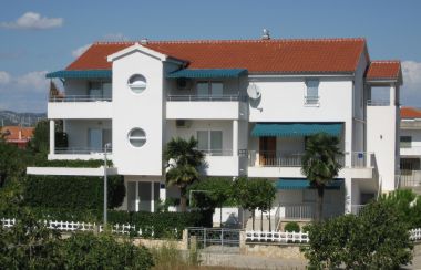 Apartments Beti - 70 m from sea: A2(2+2), A3(2+2), A4(4+2) Betina - Island Murter 