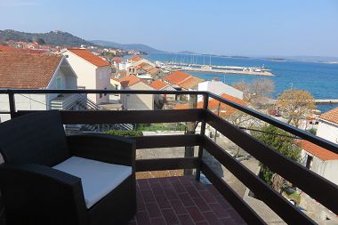 Apartments Marin - 100m from the beach with parking: A mali (2+2), A2(6), A1(6) Tkon - Island Pasman 