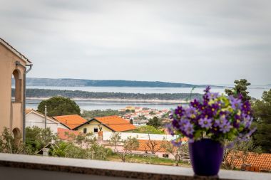 Apartments Nada- sea view: A1 - Ljubičasti (4+2), A2 - Crveni (4+2) Banjol - Island Rab 