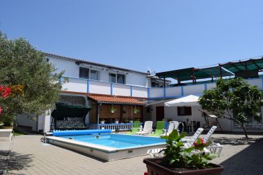Apartments Den - with pool: B1(2+2), A2(2+2), C3(2+2) Tribunj - Riviera Sibenik 