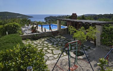 Apartments Toni - with pool and view: A1(4), A2(4), A3(4), A4(4) Maslinica - Island Solta 
