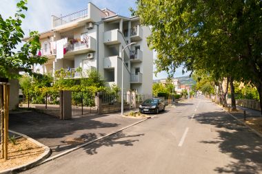 Apartments Jurica - 100 m from sea: A1(4+2), SA2(2), A3(2+2) Kastel Novi - Riviera Split 
