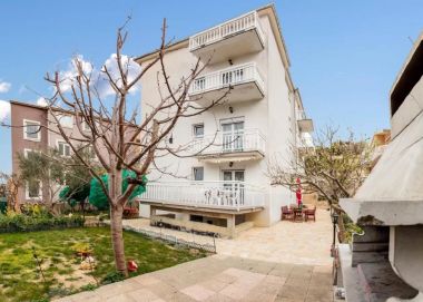 Apartments Knez - 100 m from beach: A1(4), SA2(3) Podstrana - Riviera Split 