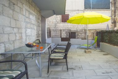 Apartments Zdrav - with big terrace: A1(4) Split - Riviera Split 