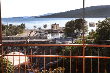 Apartments Ante - 50 M from the sea : A1(5), A2(8+2) Seget Vranjica - Riviera Trogir 