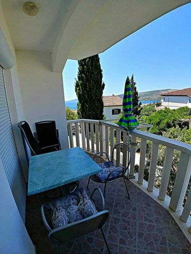 Apartments Katy - 150m from the clear sea: A1(2+2) Seget Vranjica - Riviera Trogir 