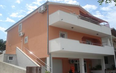 Apartments Ante - 80 m from sea: A1(4), A2(2+1) Seget Vranjica - Riviera Trogir 