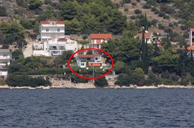 Apartments Žeki - 20 m from the sea: A1(3), SA2 (2) Seget Vranjica - Riviera Trogir 