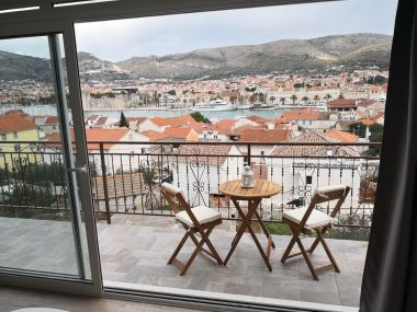 Apartments Tomi - with beautiful view: A1(4+1) Trogir - Riviera Trogir 