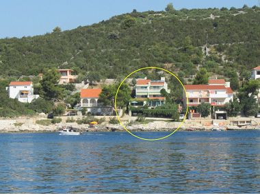 Apartments Tonka - 10 m from beach A1(2), A2(2+2), A3(3), A4(2), A5(2+2), A6(3) Vinisce - Riviera Trogir 