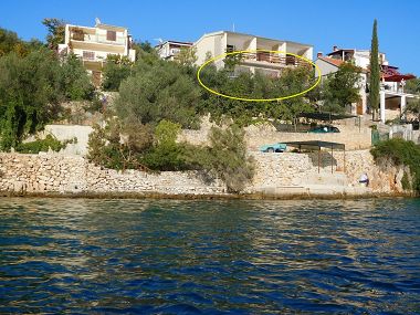 Apartments Ivan  - 15 m from beach: A1(7) Vinisce - Riviera Trogir 