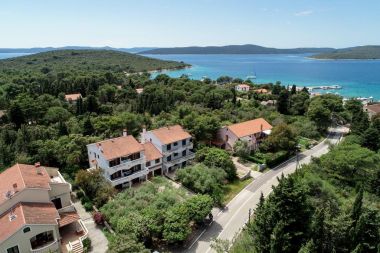 Apartments Zlatko - 100m from the sea A1(4+2), A2(4), A3(4) Muline - Island Ugljan 