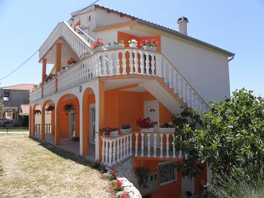 Apartments Zvone - 100 m from sea: A1(4+1), A2(4+1) Bibinje - Zadar riviera 
