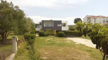 Apartments Fuzi - 50 m from sea: A1(2+1), SA4(2) Bibinje - Zadar riviera 