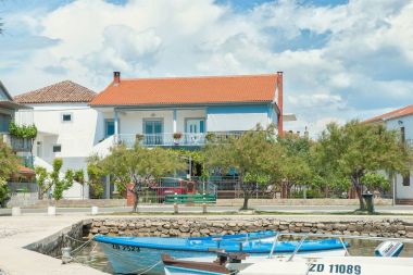 Apartments Dama - 10 m from beach: A1(6+1) Sukosan - Zadar riviera 