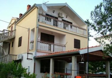 Apartments Darko - 100m from sea: A1 JEDNOSOBNI (3+1), A2 DVOSOBNI (4+1) Vir - Zadar riviera 