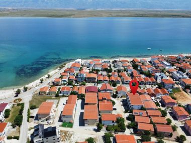 Apartments Gavro - 20 m from the sea: A1(4), A2 (2+2) Vir - Zadar riviera 
