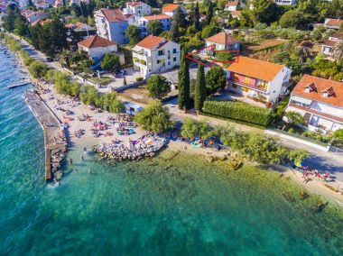 Apartments Petin - 5m from the sea: A1(2+2), A2(2+2) Zadar - Zadar riviera 