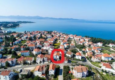 Apartments Ivan Z3 - only for family: A1(6)  Zadar - Zadar riviera 