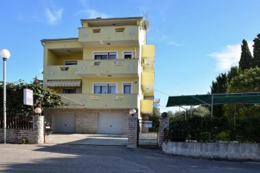 Apartments Vinko - 100m from beach; A1(6), B2(4) Zadar - Zadar riviera 